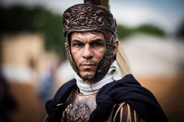La storia di Giuseppe: gira l�Europa per interpretare i condottieri dell�antica Roma